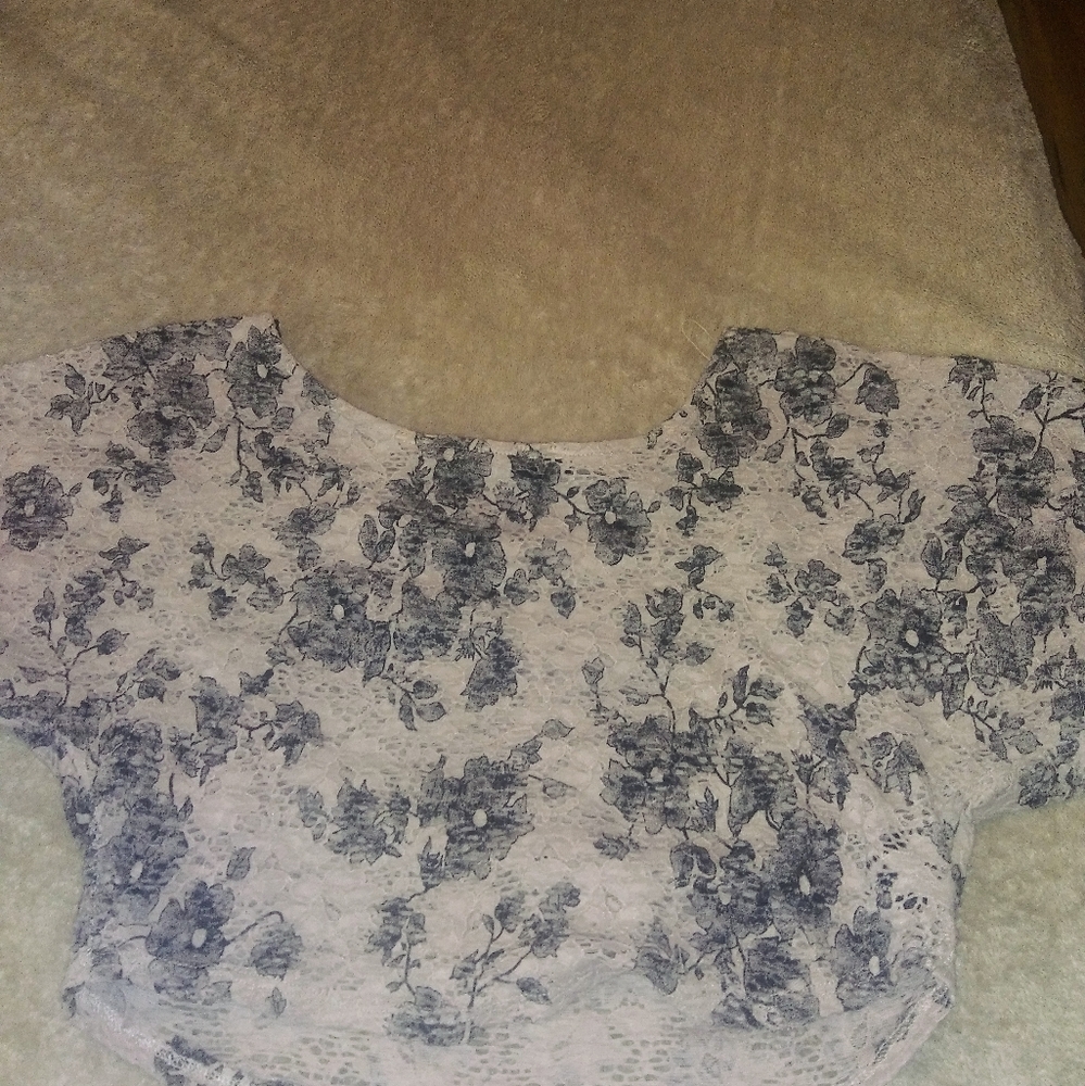 Forever 21(XXI) Floral Crop Top (Small)